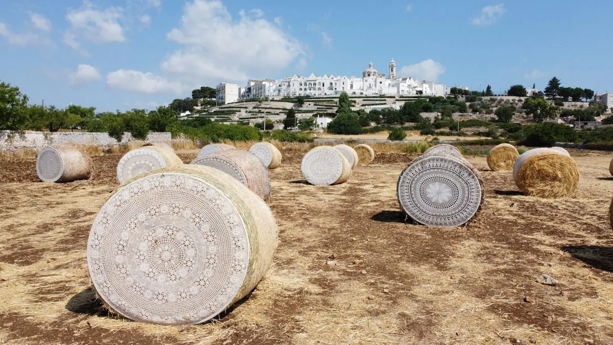 Il centro storico bianco di Locorotondo nella Valle d'Itria