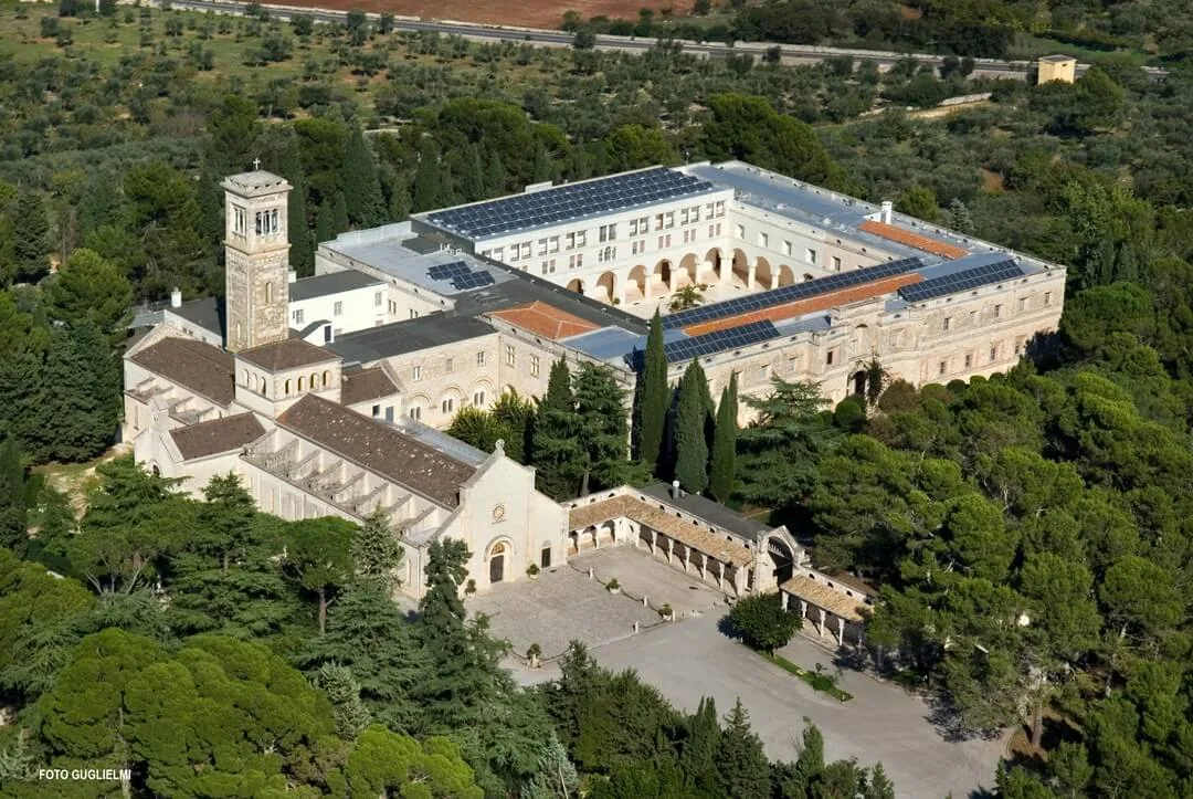 L'Abbazia benedettina Madonna della Scala sulla collina di Noci