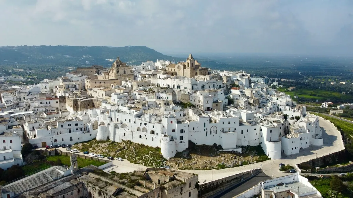 Ostuni, la Città Bianca, con i suoi vicoli candidi